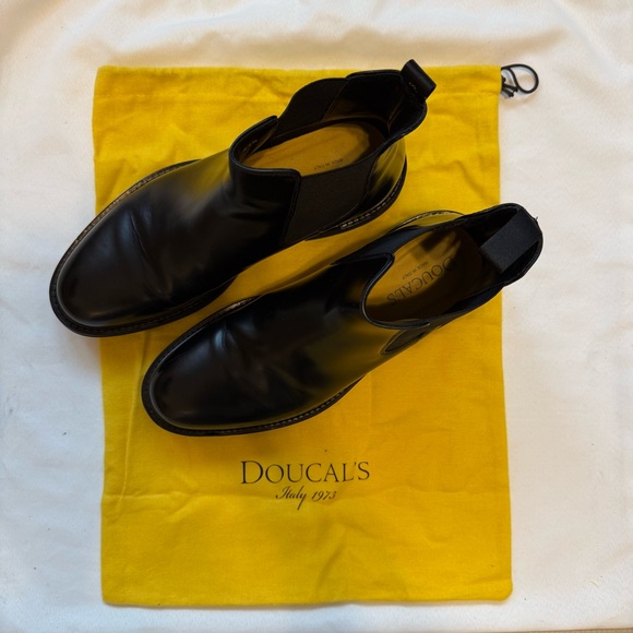 Doucal\'s Sleek Black Leather Ankle Boots main image 8